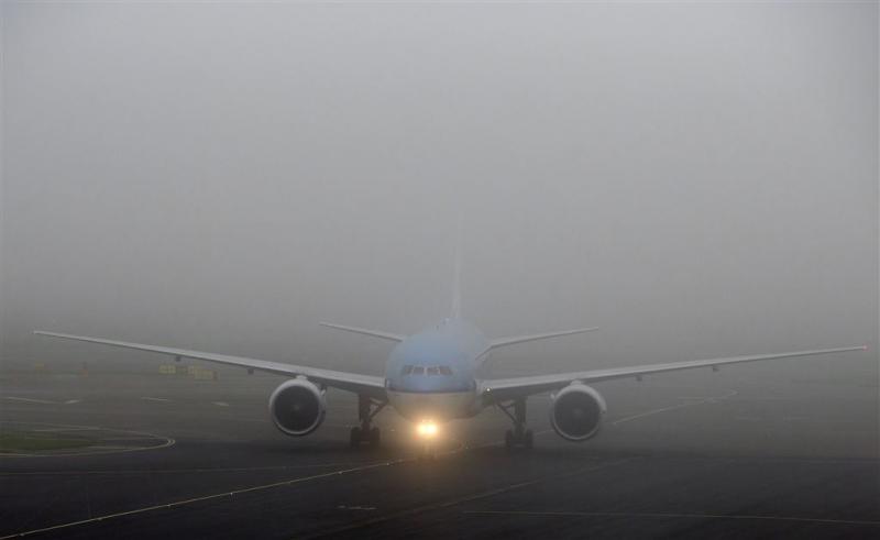 Minder vliegtuigen door dichte mist