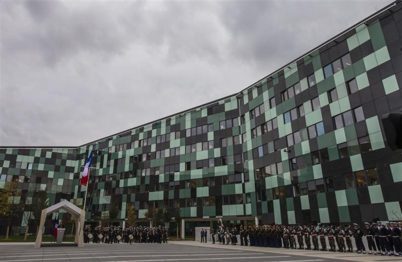 Hollande opent Frans 'Pentagon'