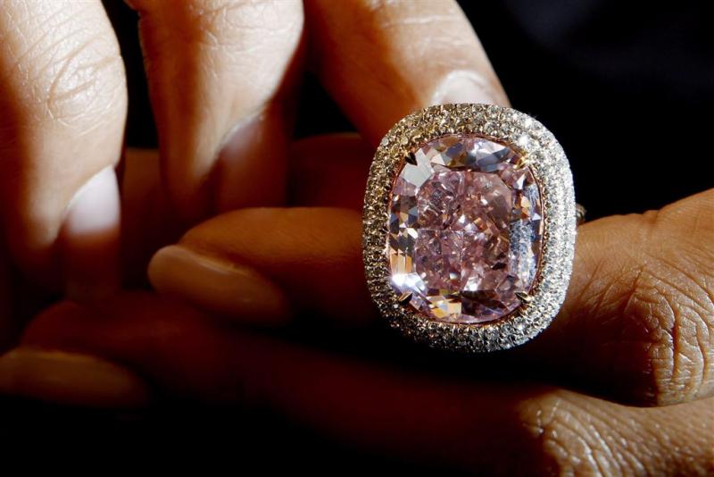 Roze diamant geveild voor 26 miljoen euro