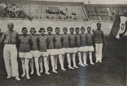 Het zilveren team, met leeftijden tussen de 11 en 17 jaar (Foto: Società Ginnastica Pavesa)