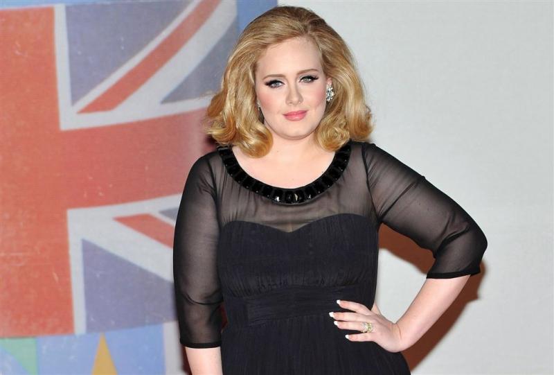 Adele blijft hitlijst aanvoeren met Hello