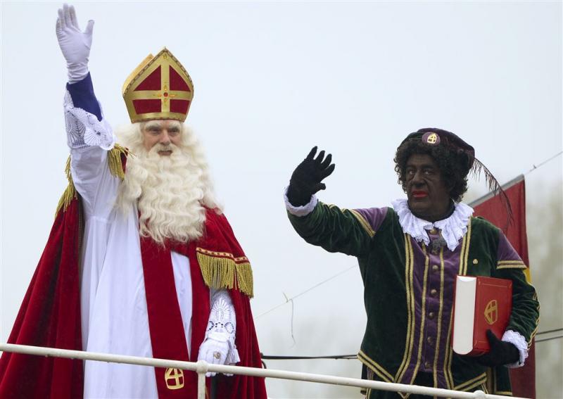 Sinterklaas zet voet aan wal in Meppel