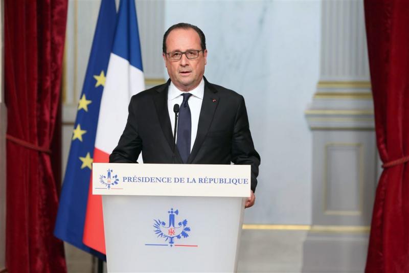 Hollande: aanslagen zijn oorlogshandeling