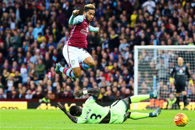 Zware knieblessure verdediger Aston Villa