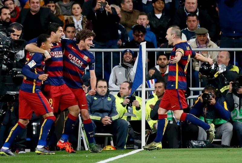 Barça vernedert Real in Madrid