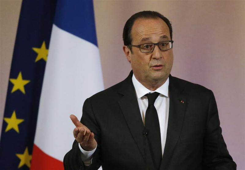 Populariteit Hollande stijgt weer na aanslag