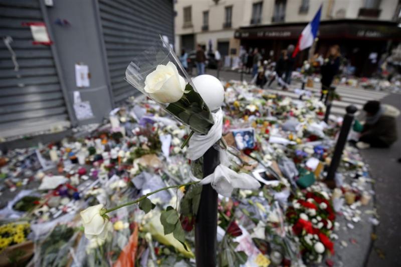 Eerste begrafenissen van slachtoffers Parijs