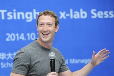 Zuckerberg geeft zijn aandelen Facebook weg