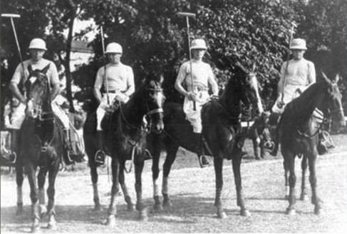 De Argentijnse ploeg die in 1924 olympisch goud pakte in Parijs: Juan Nelson, Enrique Padilla, Arturo Kenny en Juan Miles. Op de foto ontbreekt Guillermo Naylor. (WikiCommons/Roblespepe) 