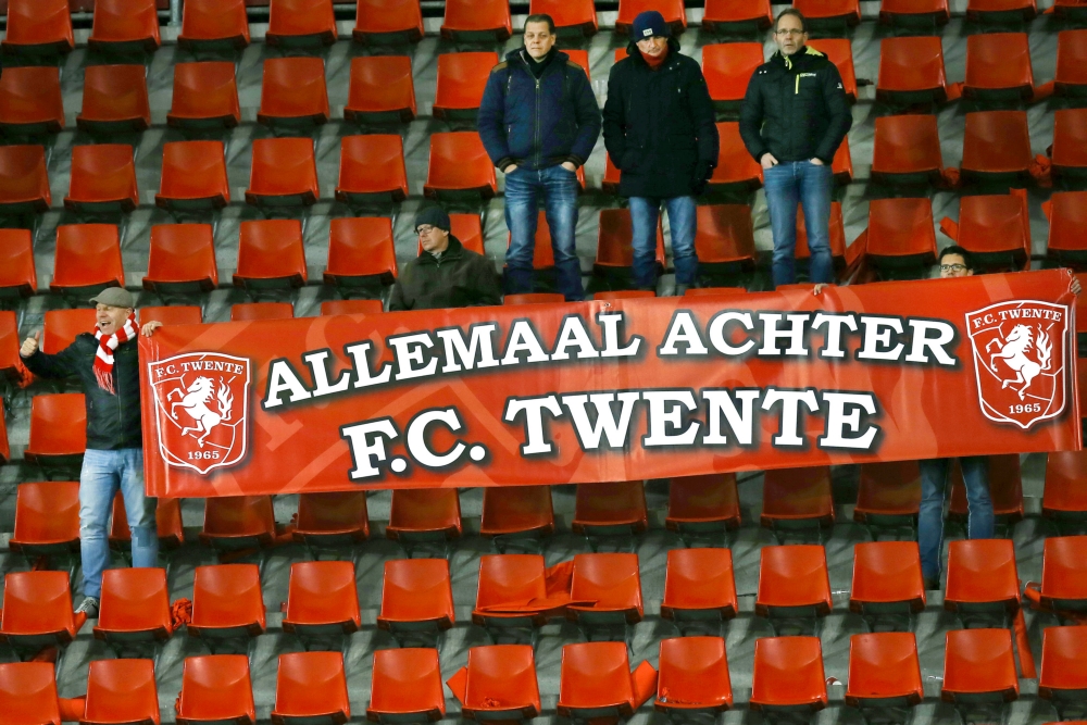 De supporters bleven achter de club staan en betaalden zelfs de boete (Pro Shots / Peter Lous)