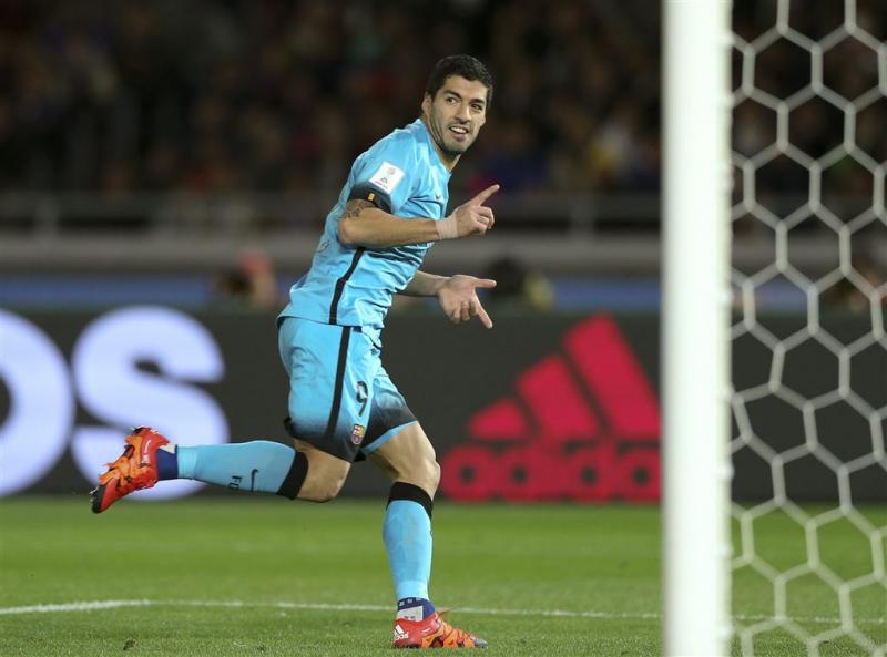Suárez schiet Barcelona naar finale