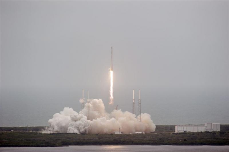 Raket SpaceX landt weer op aarde