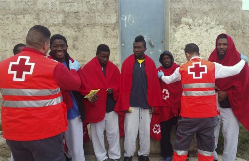 Afrikaanse migranten bestormen Ceuta