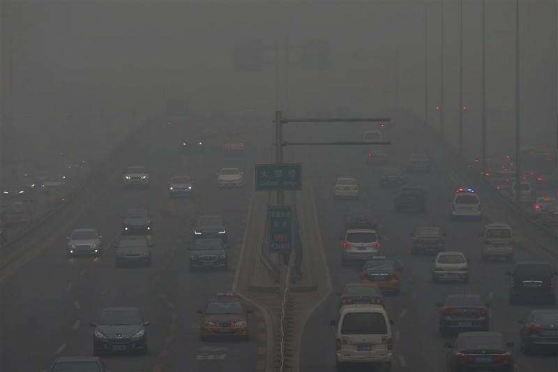 Peking schrapt vluchten wegens smog