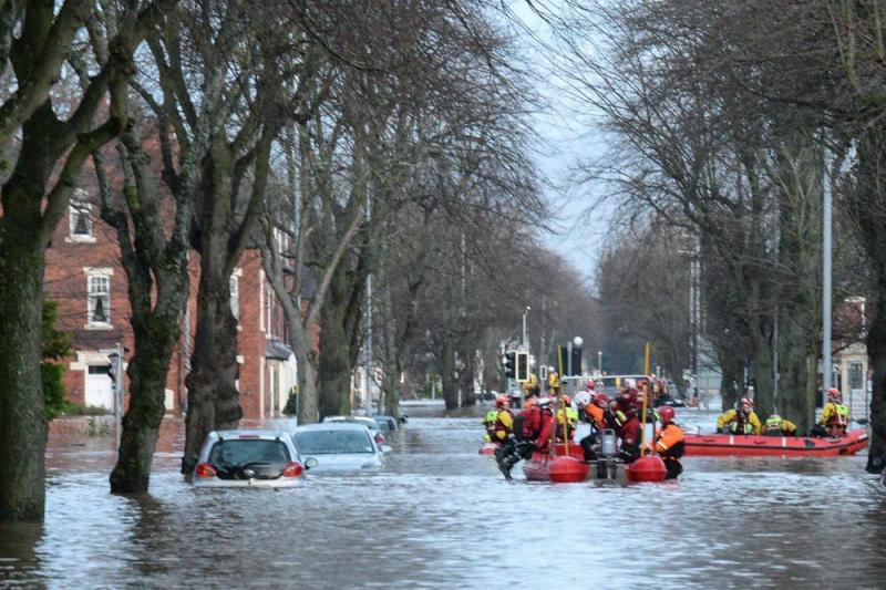 Plunderaars bij overstromingen Engeland