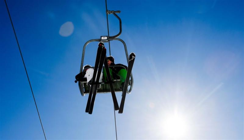Skiërs breken val kind uit skilift