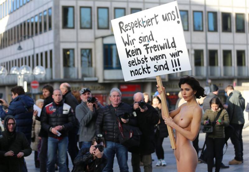 Naakt protest tegen aanrandingen Keulen