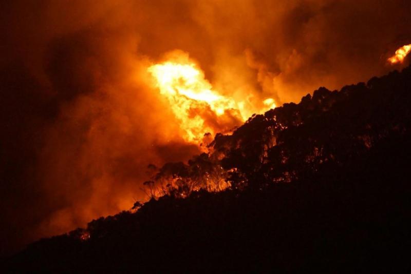 Grote bosbrand in het westen van Australië