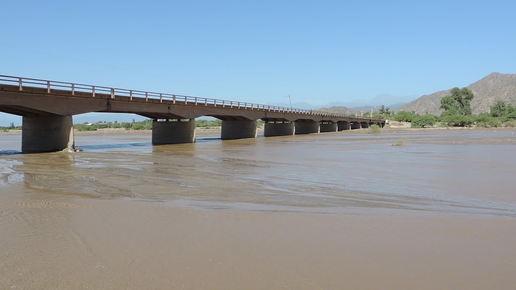 Vlak na de brug wordt er gekeerd en richting de zandvlakte gereden (Foto: WikiCommons)