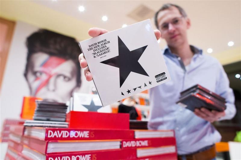 David Bowie domineert albumlijst