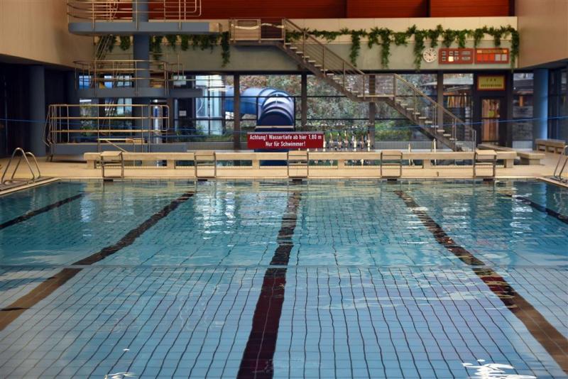 Vluchtelingen mogen zwembad weer in