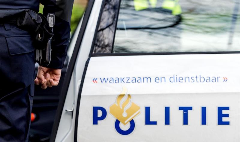 Dode man aangetroffen in auto in Amsterdam