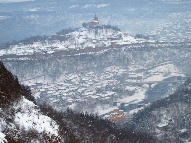 Veliko Tarnovo in de sneeuw  (Foto: dven)
