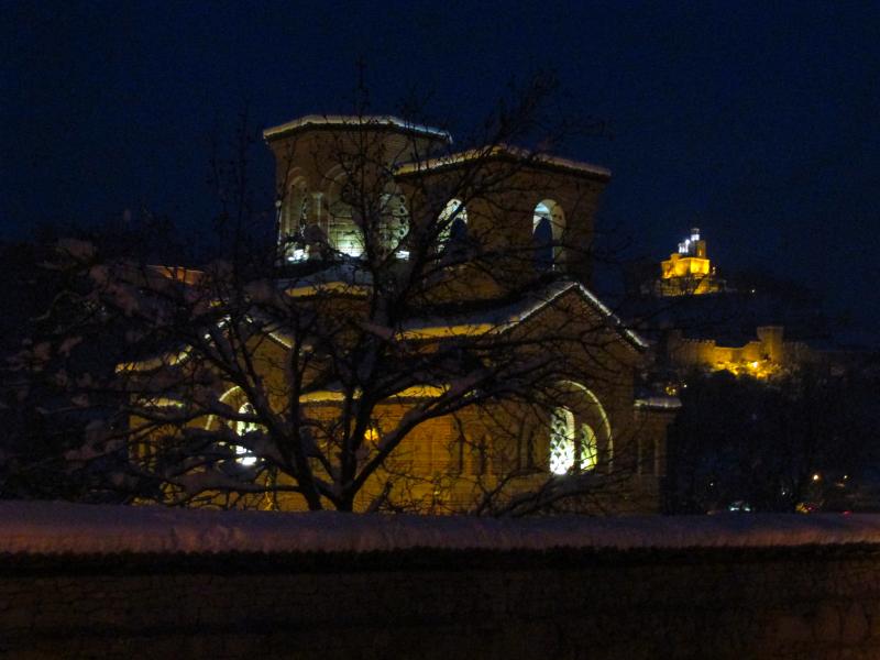 Veliko Tarnovo bij nacht (Foto: Dven)