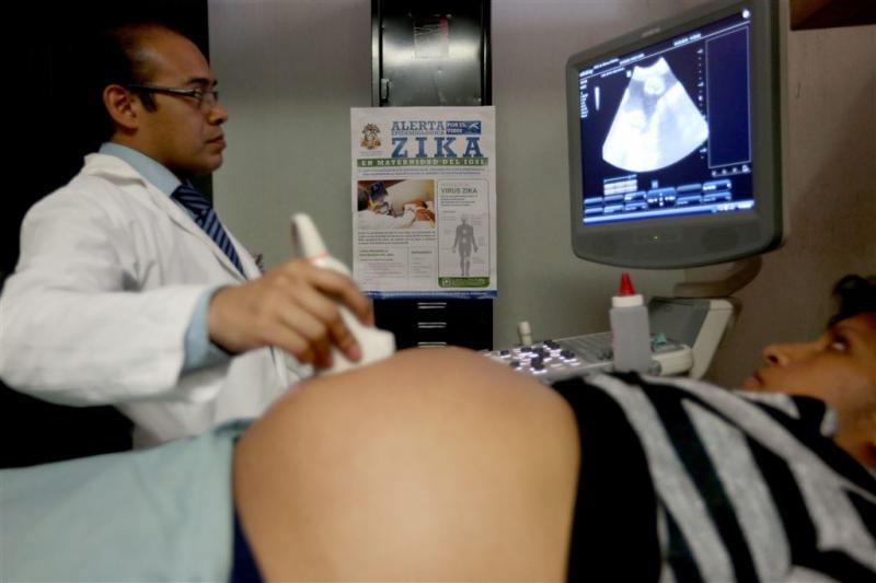 Zwangere vrouw met zikavirus in Europa