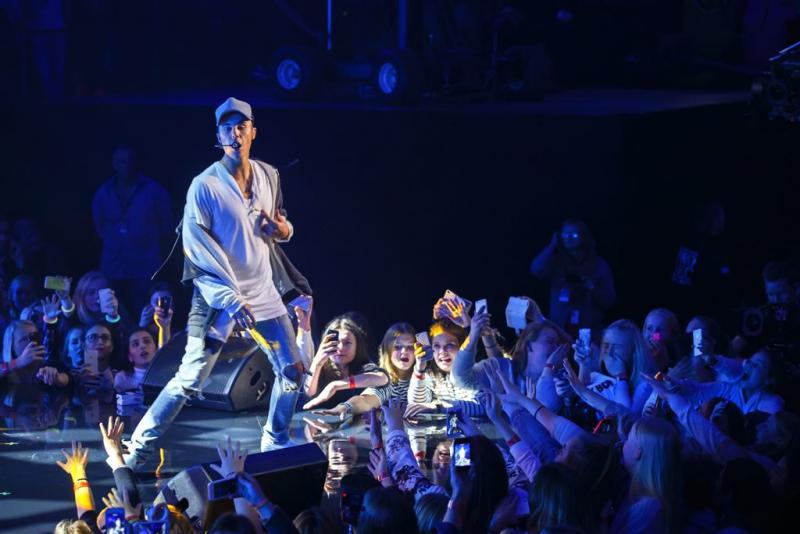 Justin Bieber van eerste plek Single Top 10