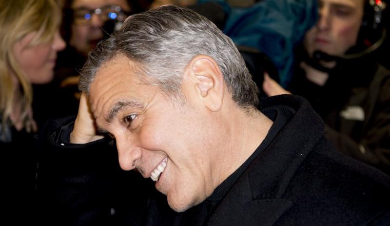 George Clooney en Rihanna geven zich bloot