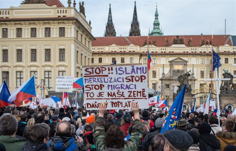 Pegida demonstreert voor 'vesting Europa'