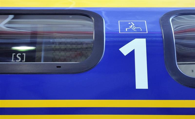 NS doet proef met pictogram in stiltecoupé