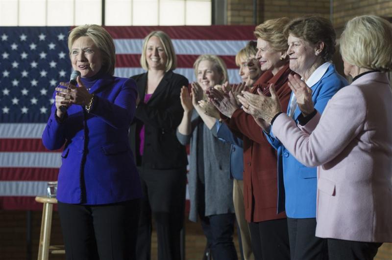 'Clinton verliest vrouwenaanhang'