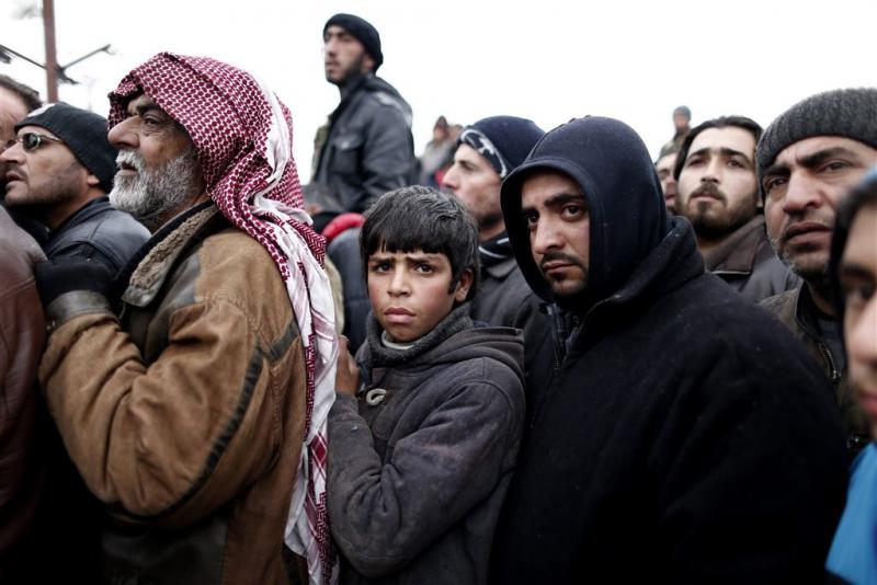 Davutoglu: 70.000 mensen naar grens met Syrië