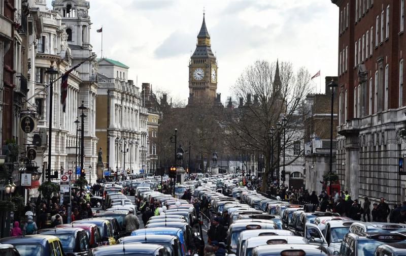 Taxiprotest in Londen leidt tot verkeerschaos