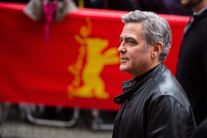 Clooney wil Merkel over vluchtelingen spreken