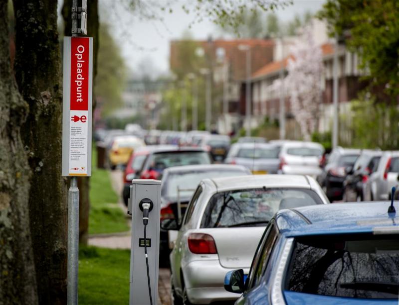 'Meer laadpunten nodig voor elektrische auto'