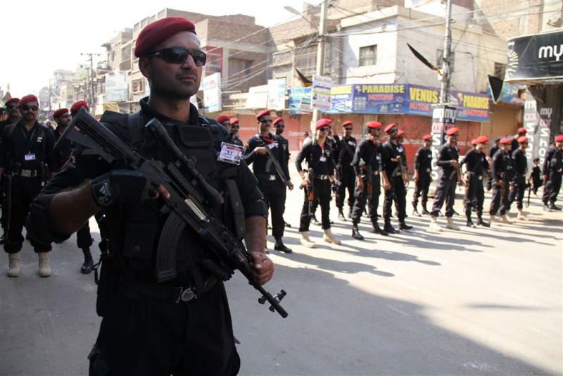 Pakistan pakt tientallen extremisten op
