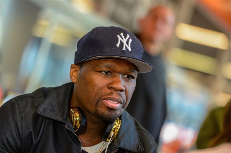 50 Cent langs de rechter om stapels geld