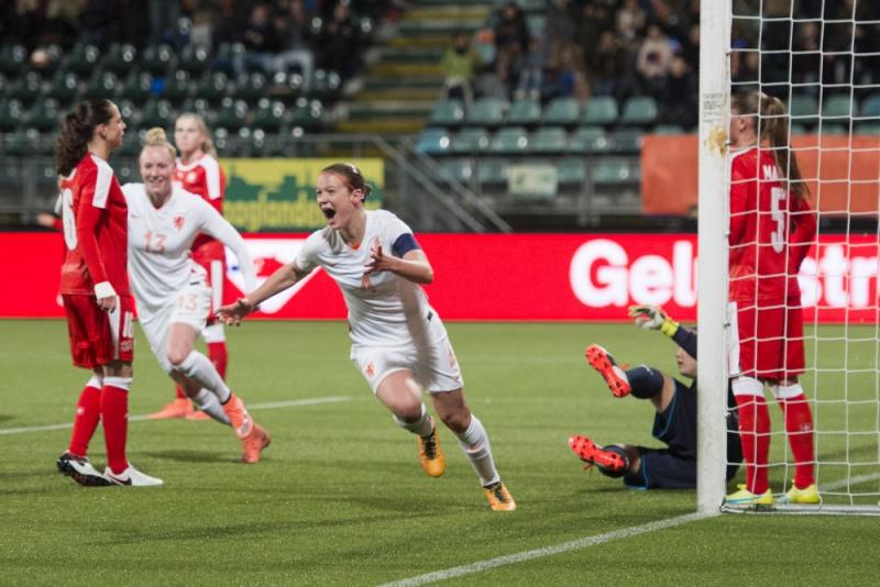 Mandy van den Berg was een van de doelpuntenmakers tegen Zwitserland (Pro Shots/Jasper Ruhe)