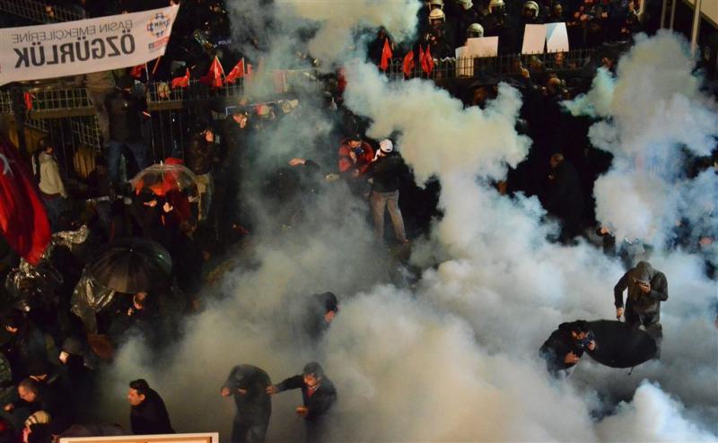 Turkse politie opnieuw in actie bij krant