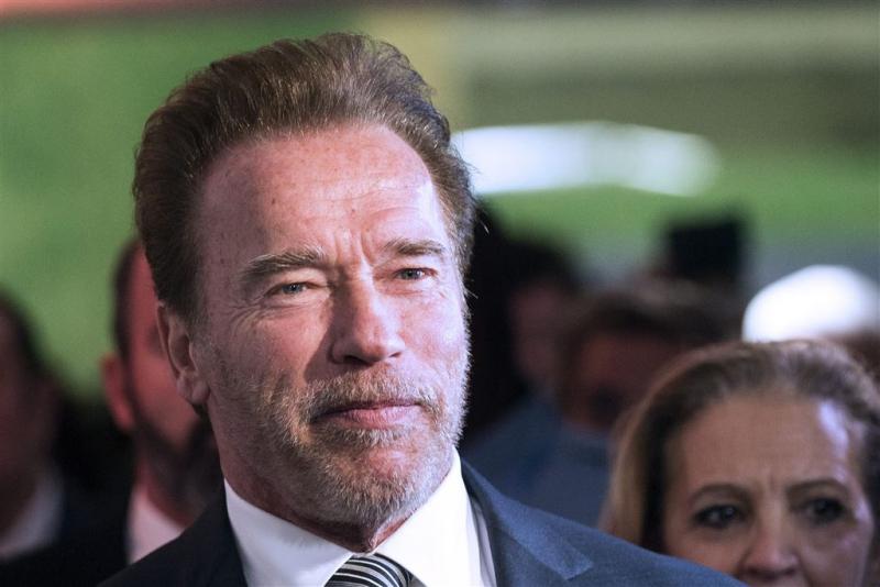 Schwarzenegger hint op The Predator-rentree