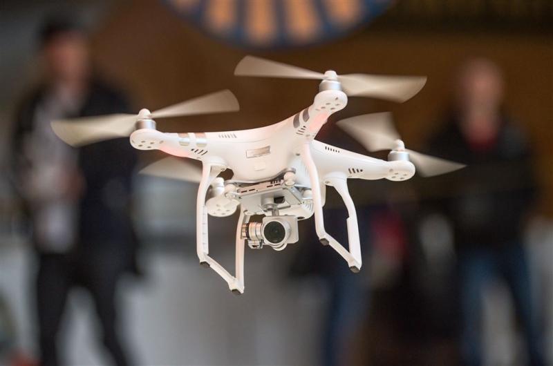 Dijksma: twee ernstige incidenten met drones