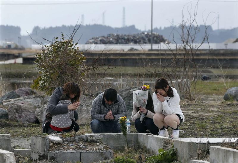 Japanners herdenken doden tsunami