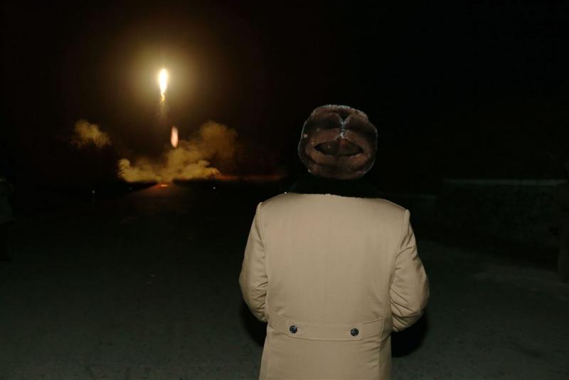 N-Korea lanceert twee raketten
