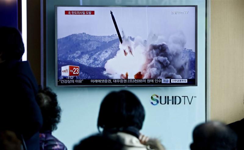 Noord-Korea schiet weer raketten in zee