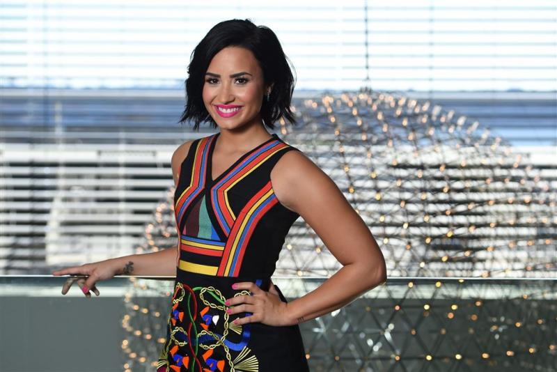 Demi Lovato: whiplash na val met surfen