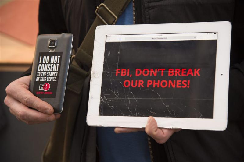 FBI kraakt iPhone San Bernardino-schutter