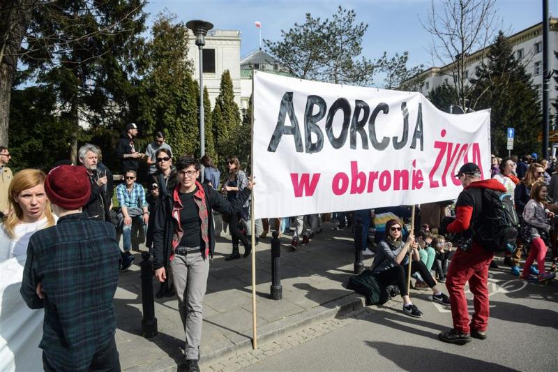 Polen protesteren tegen verbod op abortus